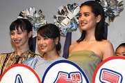 左から中条あやみ、広瀬すず、山崎紘菜。