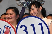 左から富田望生、福原遥。