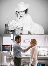 JUJU（上）、「パッセンジャー」（下）。