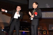 香川照之（右）と司会の生島ヒロシ（左）。