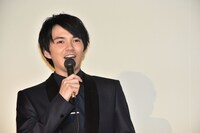 チョコの登場に驚く林遣都。