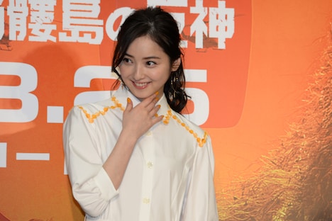 アフレコを終え、安堵する佐々木希。