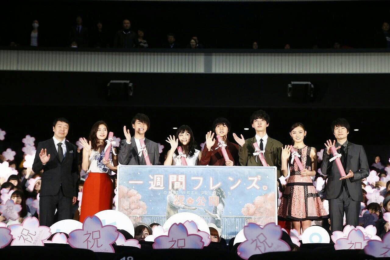 「一週間フレンズ。」初日舞台挨拶の様子。