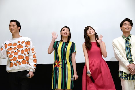左から柳喬之、大沢ひかる、工藤美桜、磯村勇斗。