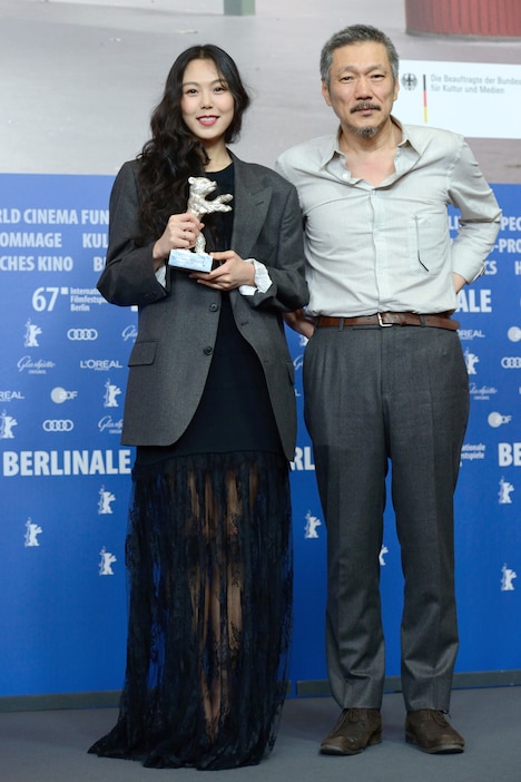 左からキム・ミニ、ホン・サンス。(写真提供:Marechal Aurore / Sipa USA / Newscom / ゼータ イメージ)