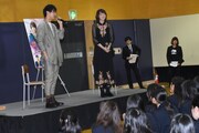 「きょうのキラ君」の女子高サプライズ訪問イベントの様子。