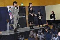 「きょうのキラ君」の女子高サプライズ訪問イベントの様子。