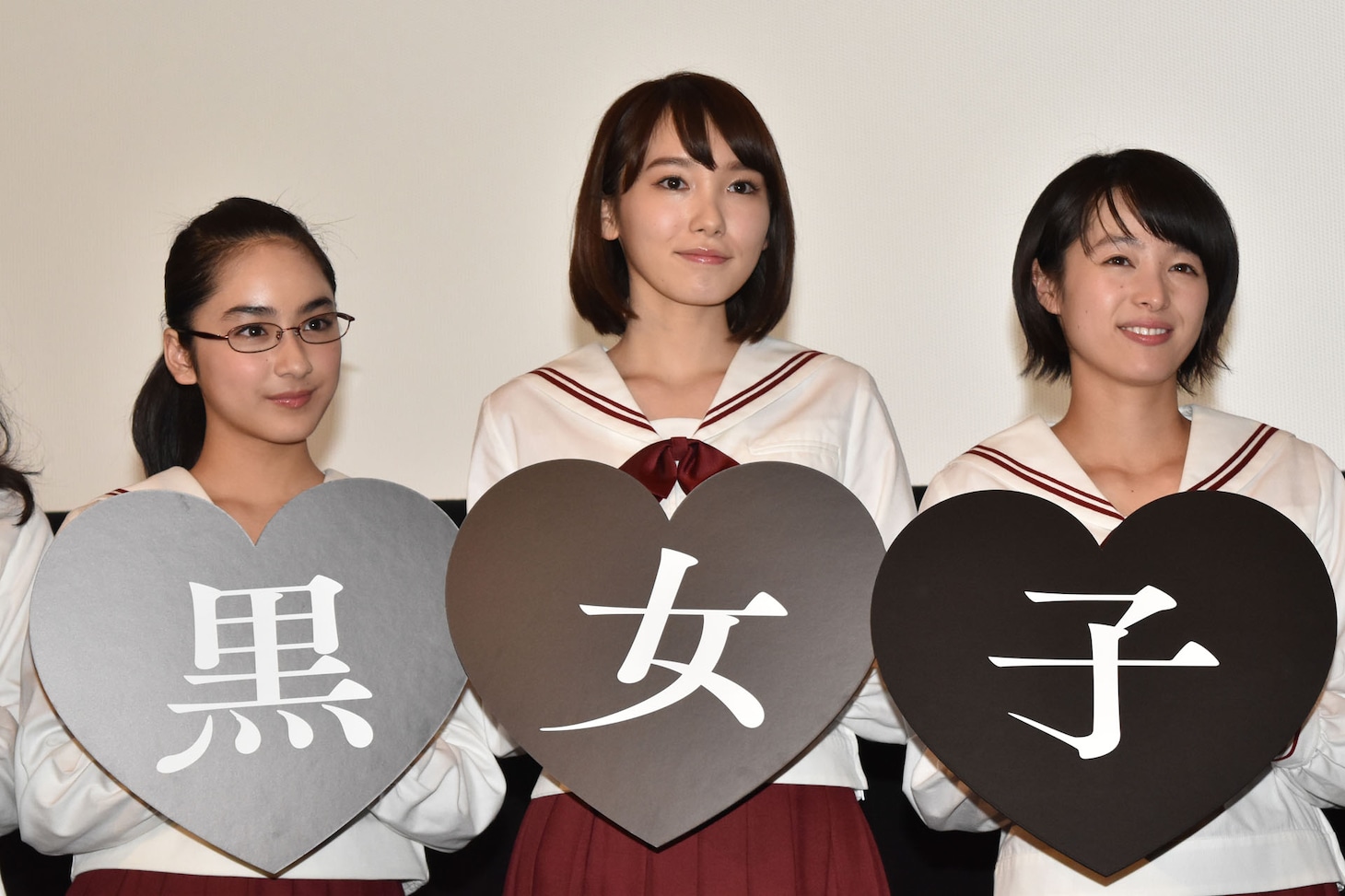 左から平祐奈、飯豊まりえ、清野菜名。