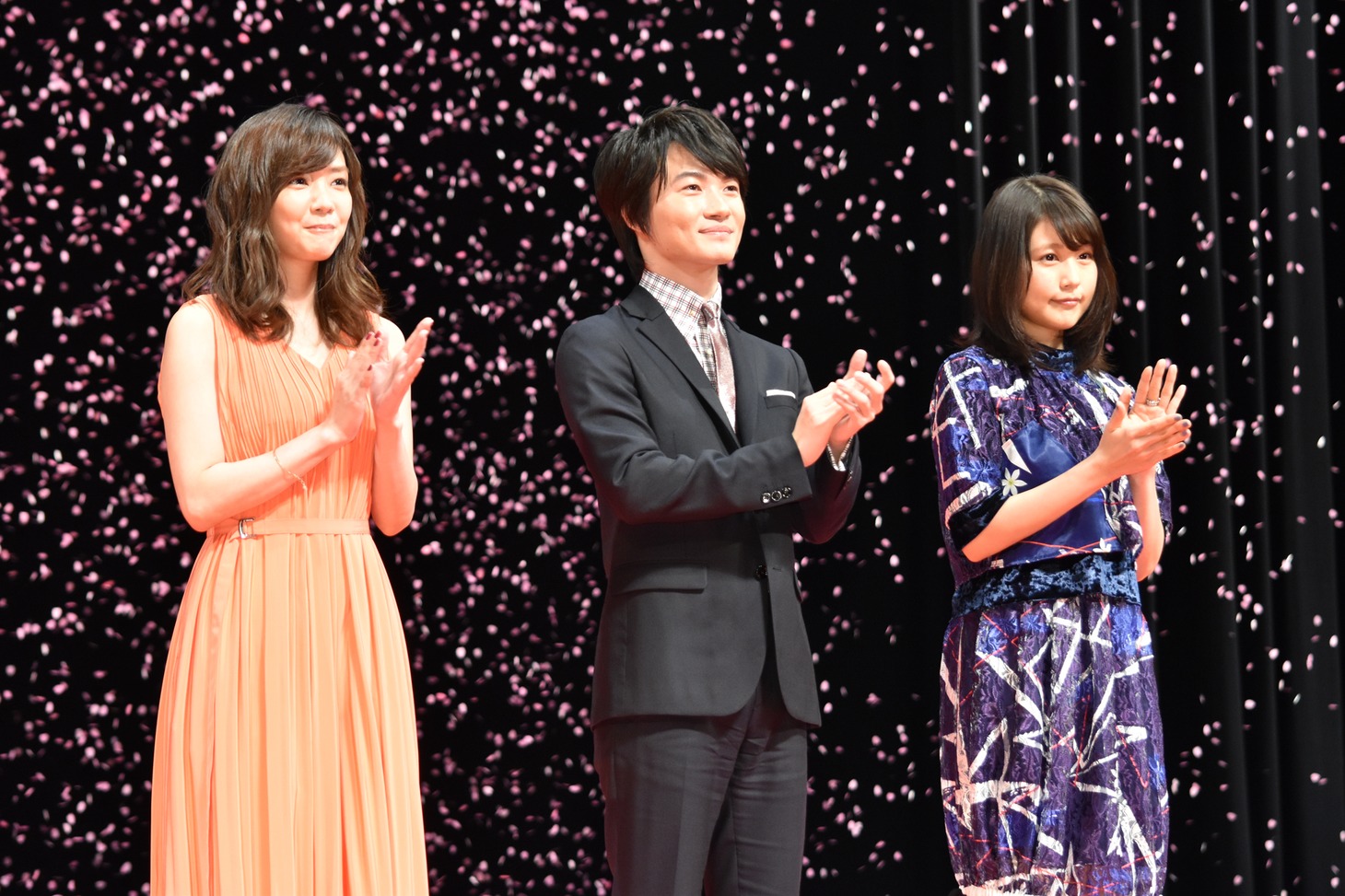 「3月のライオン」前編完成披露の様子。