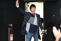 大歓声の中登場した中村優一。