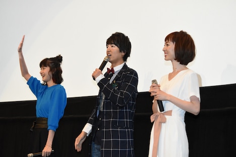 左から松本若菜、中村優一、秋山莉奈。