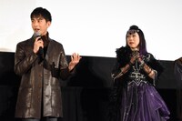 左から石黒英雄、椿鬼奴。