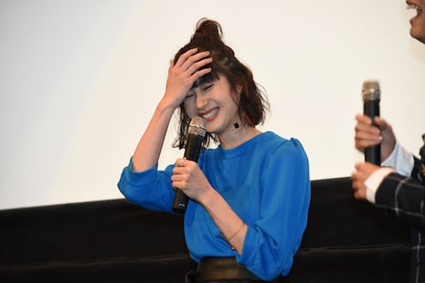 愛理のセリフを言って、照れる松本若菜。