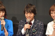 オーディオコメンタリー中の中村優一。