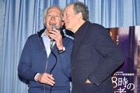 「ありがとう！」と観客に感謝を述べるジャン＝ピエール・ダルデンヌ（左）と、リュック・ダルデンヌ（右）。