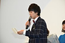 用意してきた感謝の言葉を述べる中村優一。