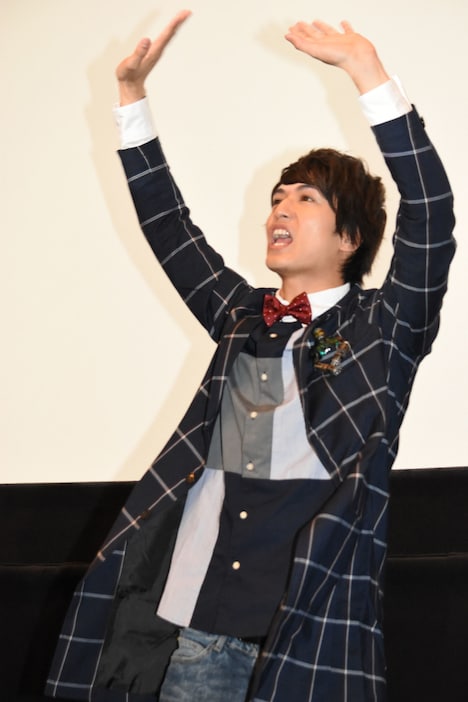 ファンへ感謝を述べる中村優一。