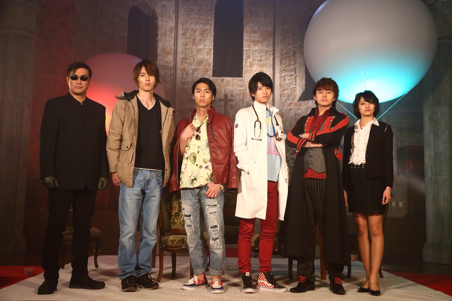 左から木野薫、剣崎一真、九条貴利矢、宝生永夢、駆紋戒斗、湊耀子。