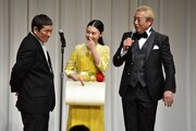 左からビートたけし、杉咲花、ガダルカナル・タカ。
