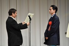 左からビートたけし、菅田将暉。