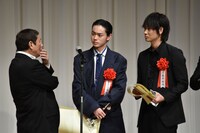 左からビートたけし、菅田将暉、綾野剛。