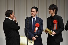 左からビートたけし、菅田将暉、綾野剛。