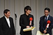 左からビートたけし、綾野剛、菅田将暉。