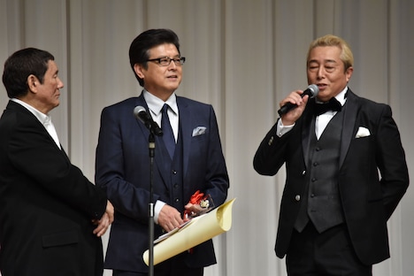 左からビートたけし、三浦友和、ガダルカナル・タカ。