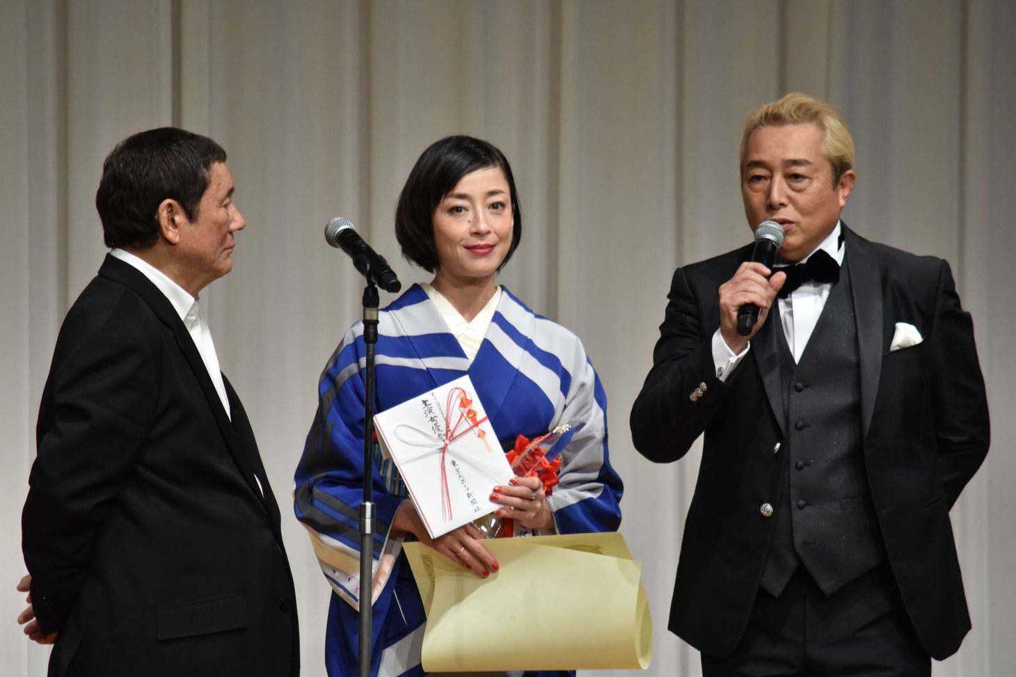 左からビートたけし、宮沢りえ、ガダルカナル・タカ。