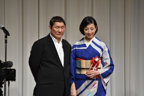 左からビートたけし、宮沢りえ。