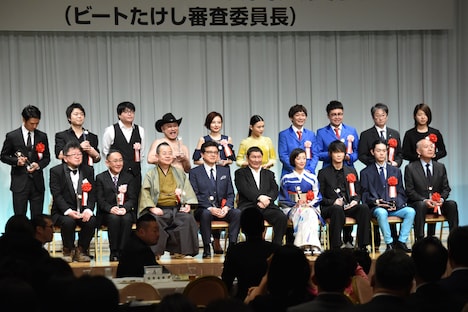「第26回東京スポーツ映画大賞」および「第17回ビートたけしのエンターテインメント賞」の授賞式の出席者たち。