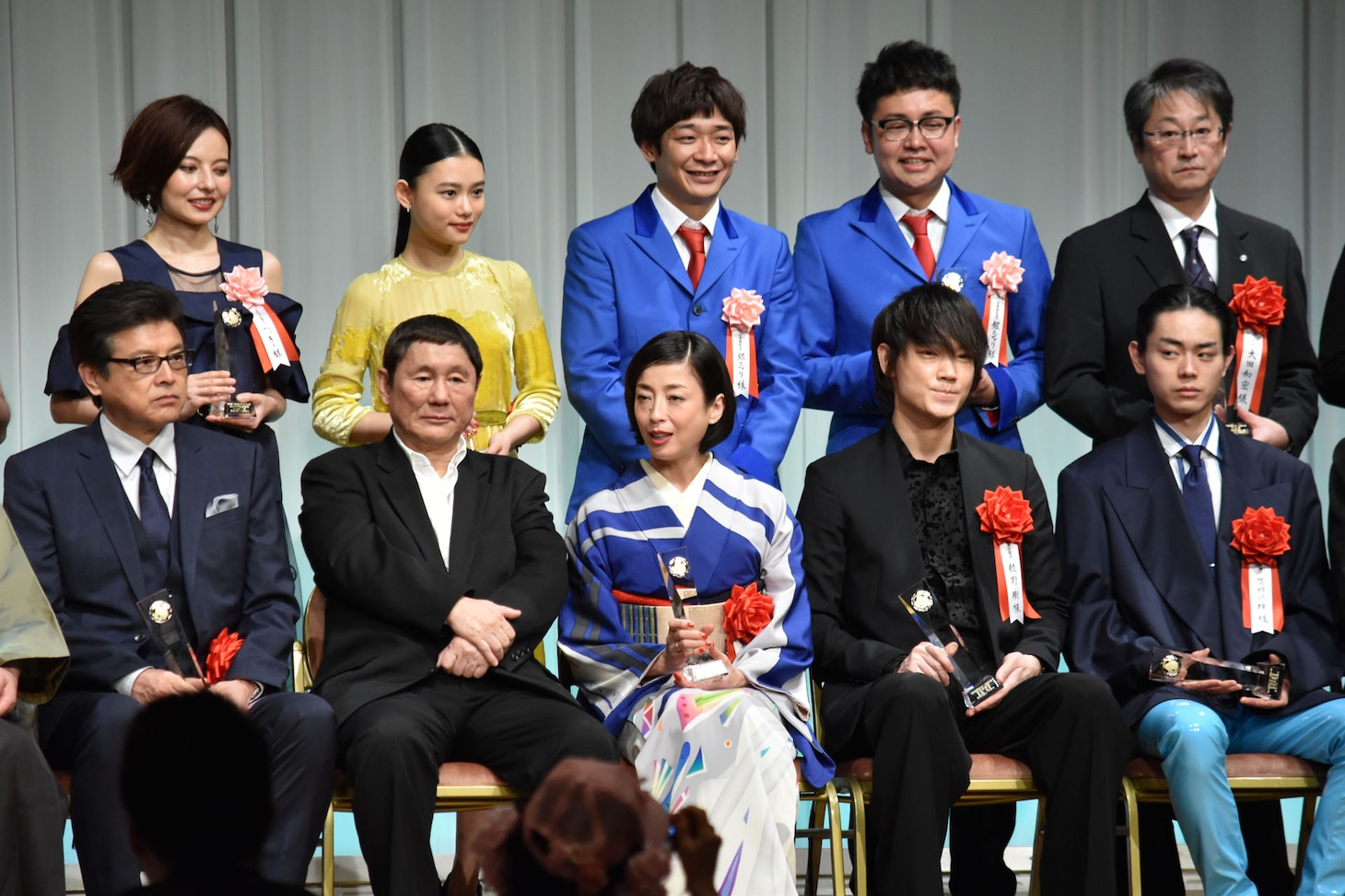 「第26回東京スポーツ映画大賞」および「第17回ビートたけしのエンターテインメント賞」の授賞式の出席者たち。