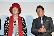 左から古田新太、高橋英樹。