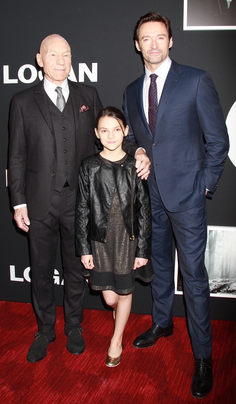 「LOGAN／ローガン」スペシャルスクリーニングの様子。左からパトリック・スチュワート、ダフネ・キーン、ヒュー・ジャックマン。