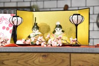 ひな人形をイメージしたちらし寿司。