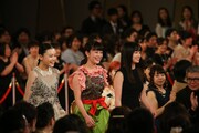 左から杉咲花、高畑充希、橋本環奈。