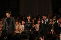 左から岩田剛典、百田夏菜子、新海誠。