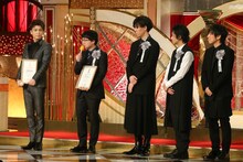 左から岩田剛典、新海誠、RADWIMPS。