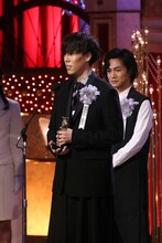 「第40回日本アカデミー賞」最優秀音楽賞受賞のスピーチを行う野田洋次郎（RADWIMPS）。