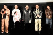 「逆徒」舞台挨拶の様子。左から小林勇貴、大石淳也、西村喜廣、鈴木智彦、小峰克彦。