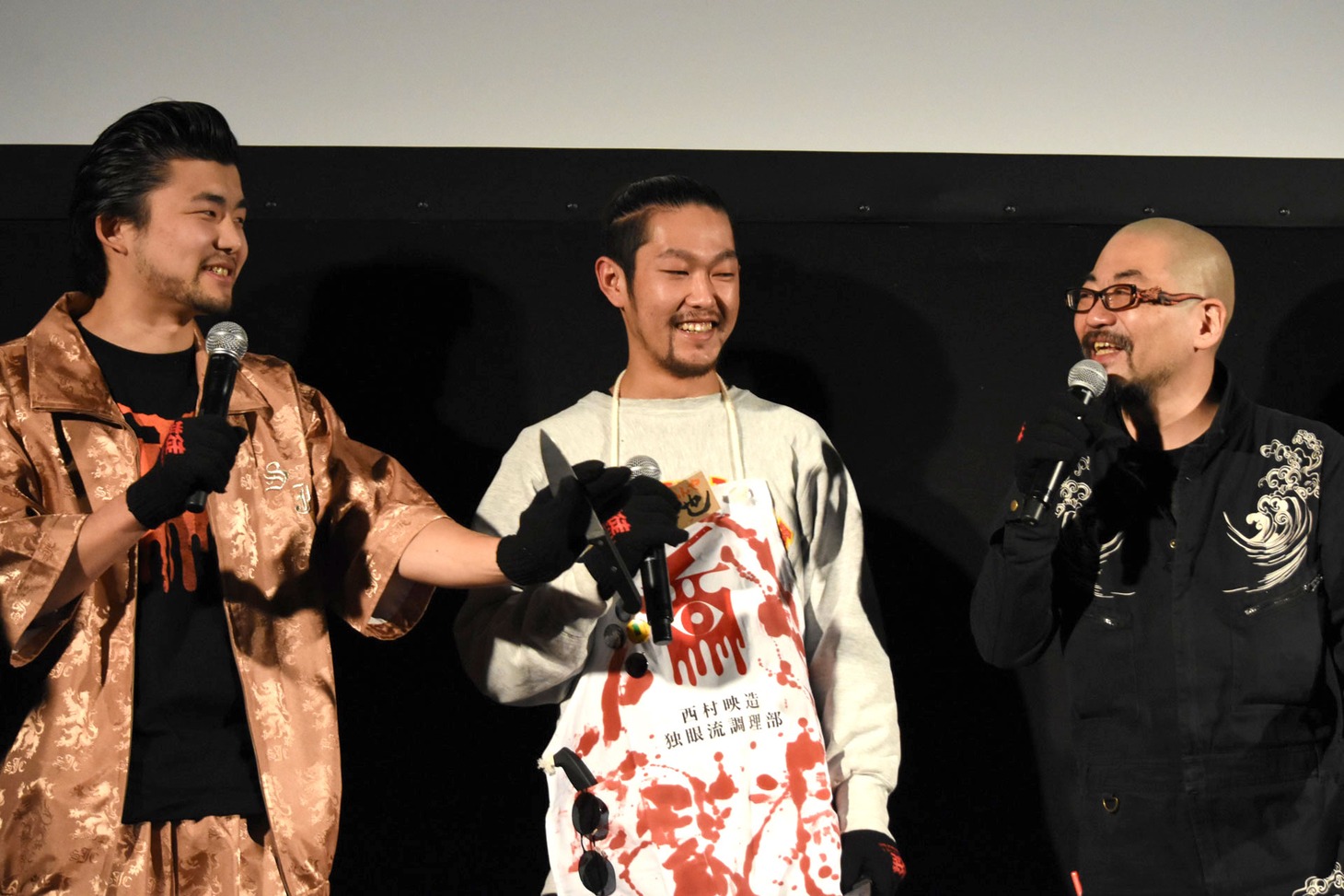 「逆徒」舞台挨拶の様子。