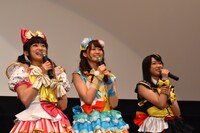 左から茜屋日海夏、芹澤優、久保田未夢。