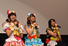 左から茜屋日海夏、芹澤優、久保田未夢。