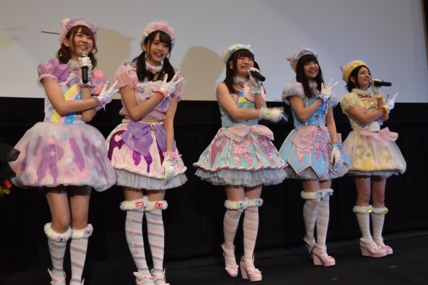 「劇場版プリパラ み～んなでかがやけ！キラリン☆スターライブ！」初日舞台挨拶に駆け付けた、わーすた。