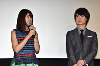 左から有村架純、神木隆之介。