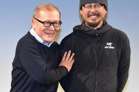 左から國村隼、監督のナ・ホンジン。