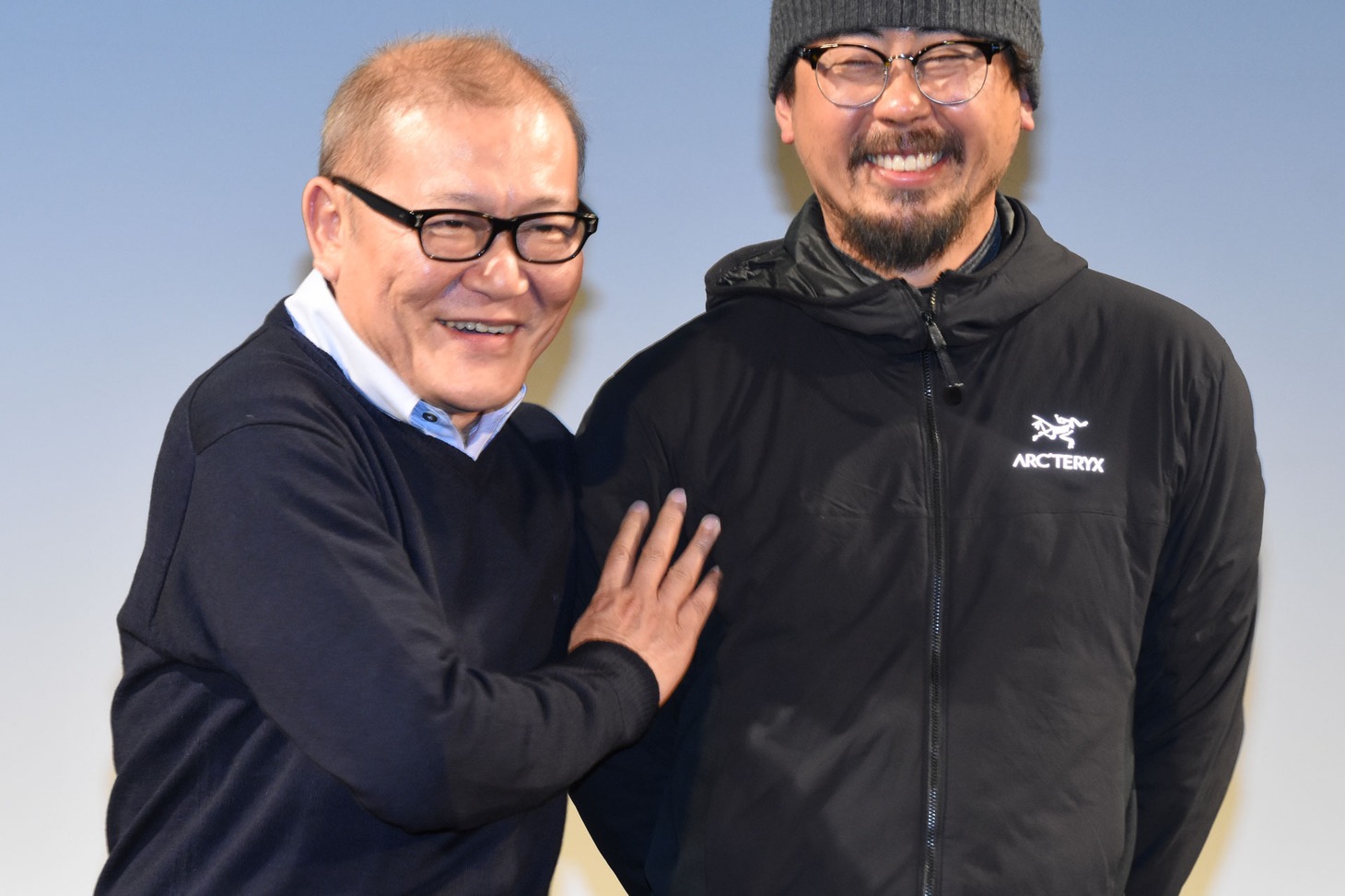 左から國村隼、監督のナ・ホンジン。