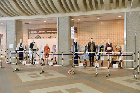 実写映画「銀魂」衣装展示の様子。