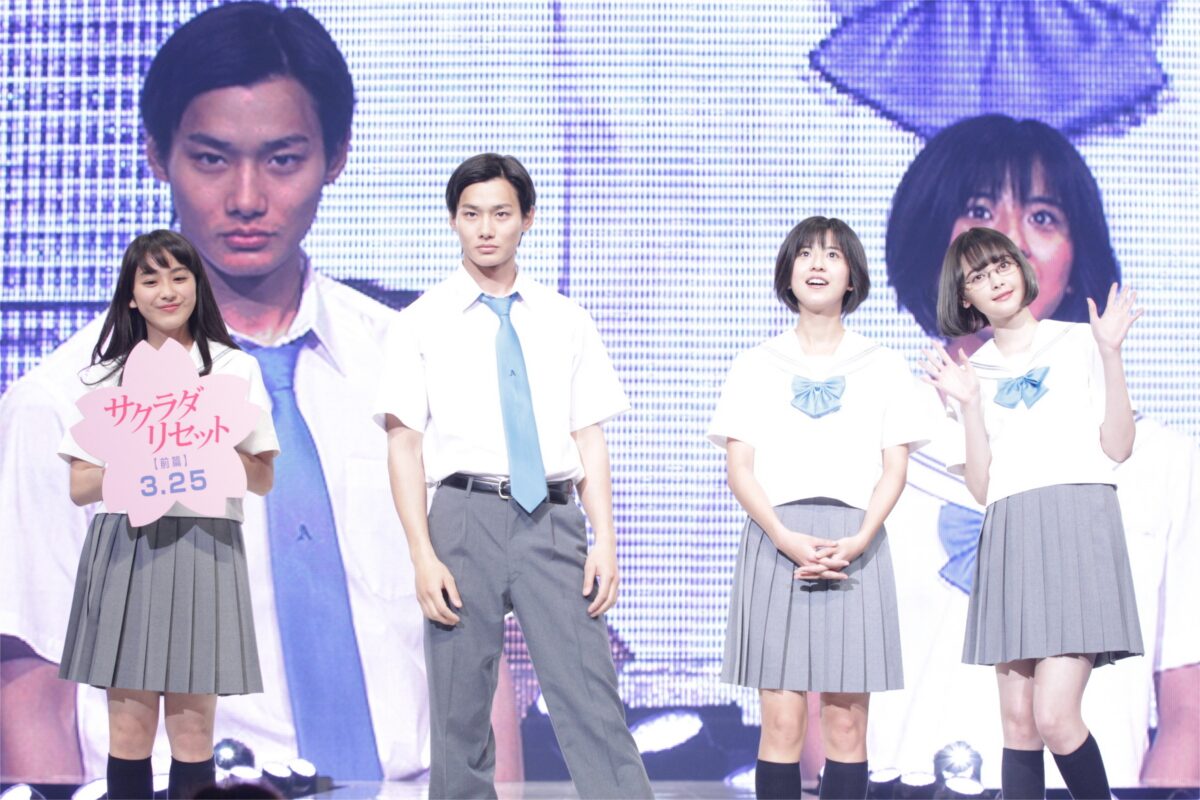 野村周平 黒島結菜 平祐奈 玉城ティナが神戸コレクションのステージ 野村周平 黒島結菜 平祐奈 玉城ティナが神戸コレクションのステージ