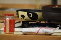 パンダの絵が描かれた“グッチ裕三のフライパンダ”。